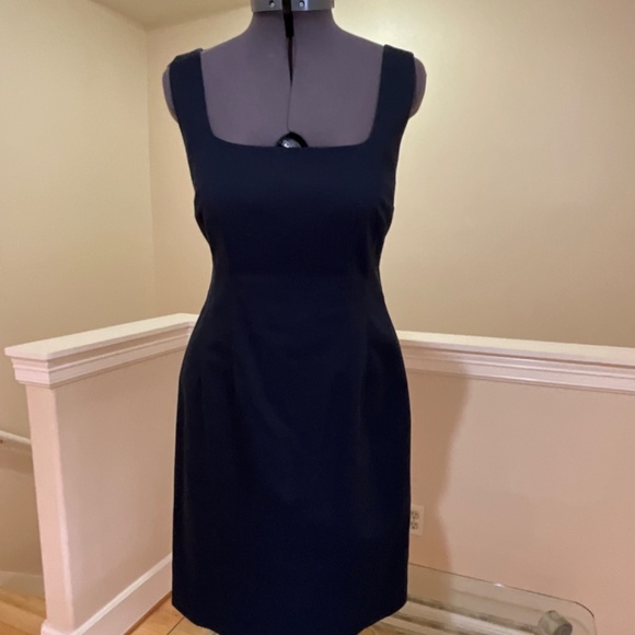 Tahari, size 4, black summer weight business/office dress. - Picture 2 of 6